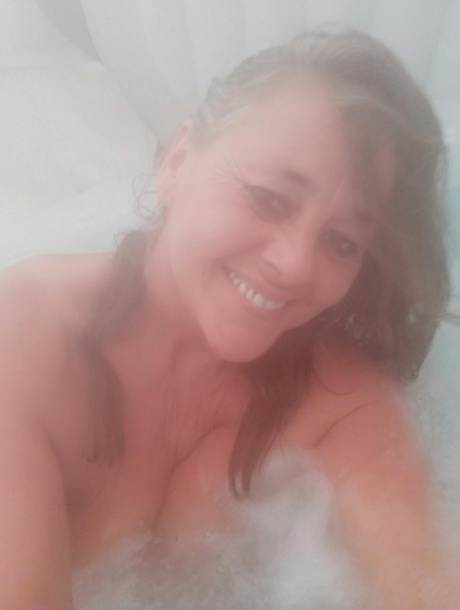 thick lizzie hot nude galleries