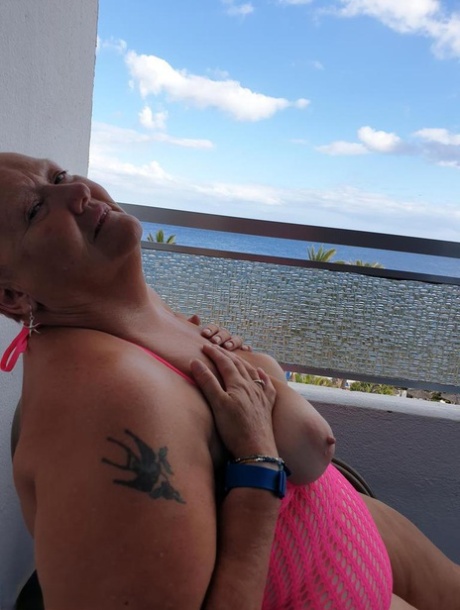 thick arab milf pornos photos