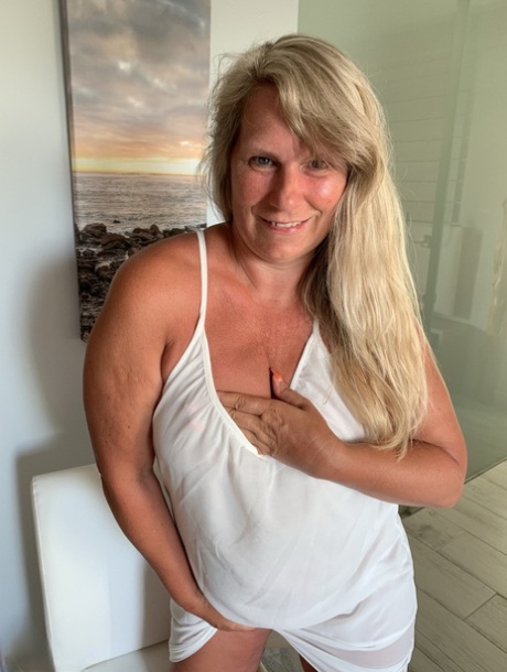 chubby mature lesbian pics hot pictures