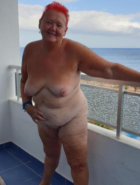 curvy busty lesbian porn nudes pic