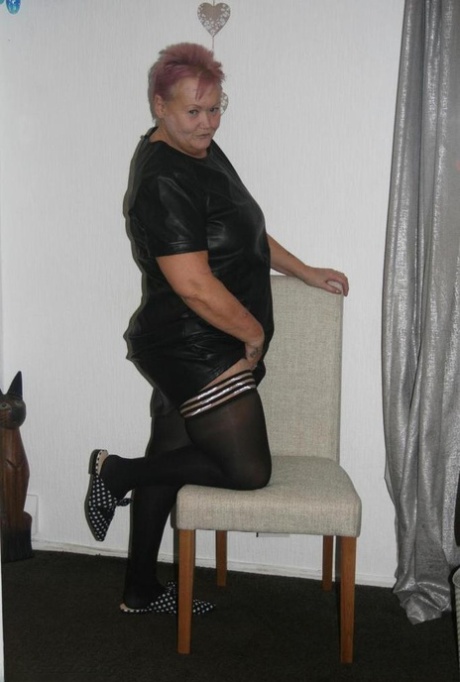 thick housewives art naked gallery