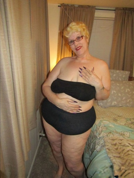 chubby amateur girl sucking dick free nude picture