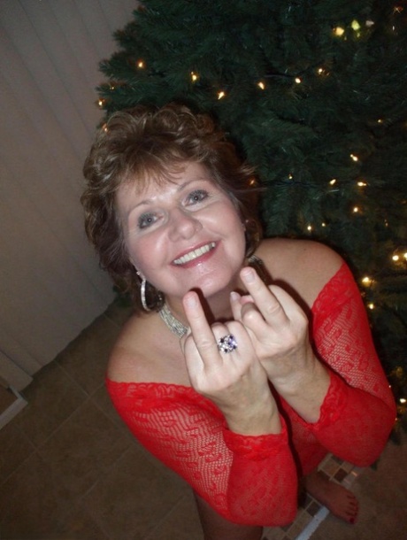 older mature fat saggy tits nudes photo