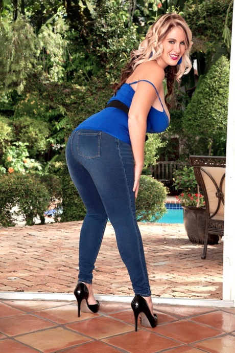 big booty white girl girl in sexy beautiful picture
