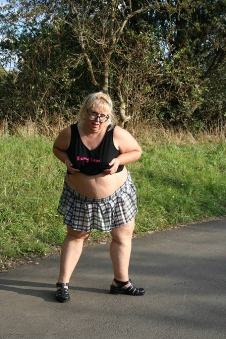 amateur bbw hairy pussy lesbian naked pics
