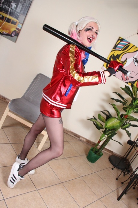 thick makima cosplay hot sexy images