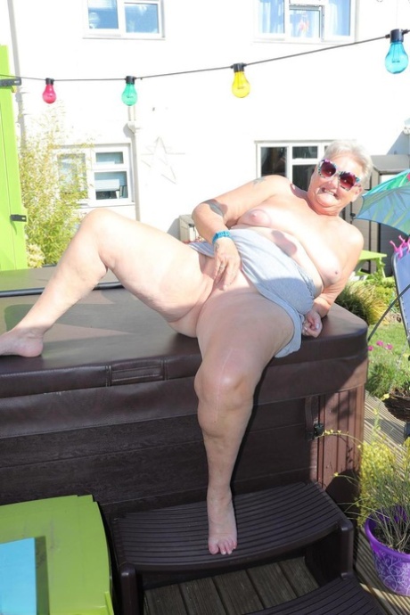 big ass lesbian fucks nudes images