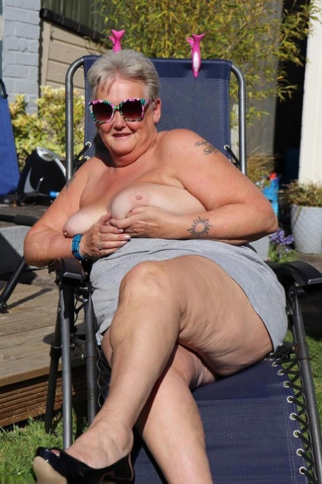 big belly plumper sucks and rides cock at same time free porn photo