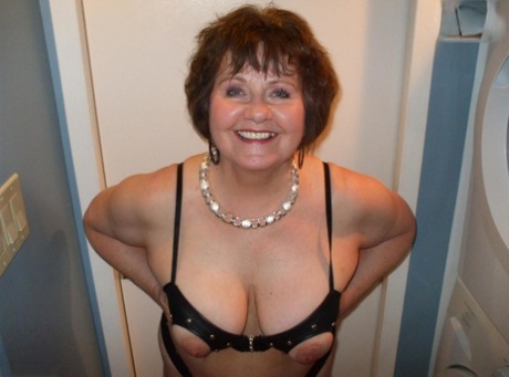 curvy auntie free xxx img