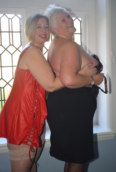 curvy spanking nude picture