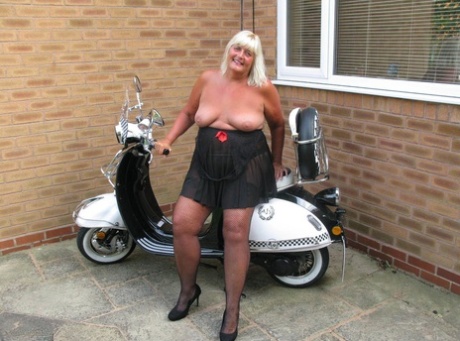 anita bbw naked gallery