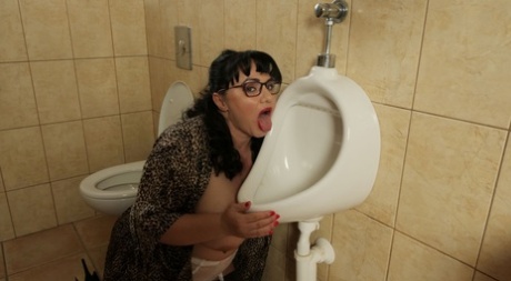 gentle fellatio job by a curvy teenie art porn pic