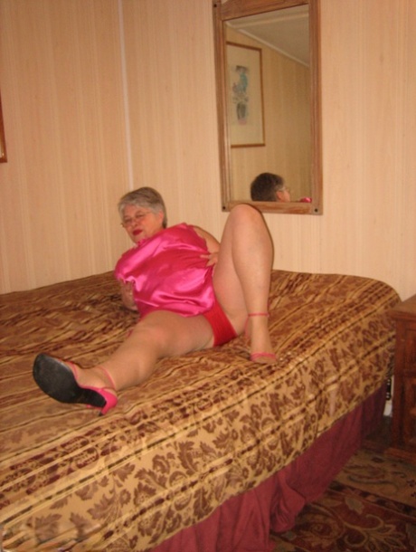 fat bottom girls remake beautiful naked pic
