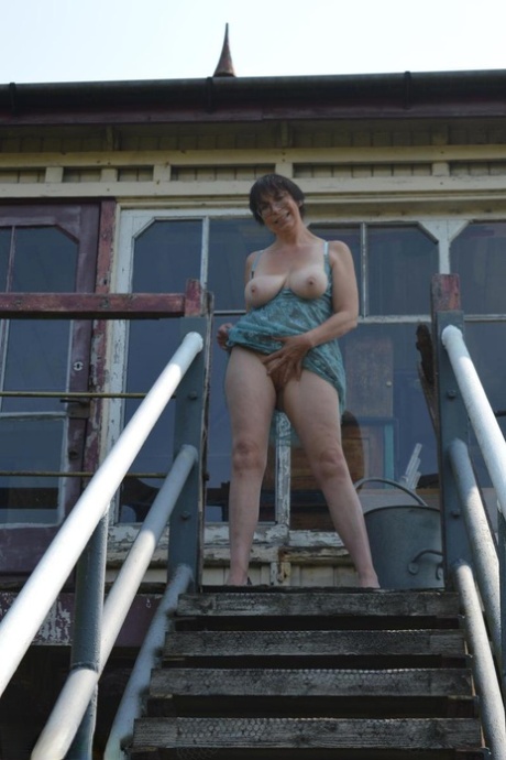 bbw drinking free nude picture