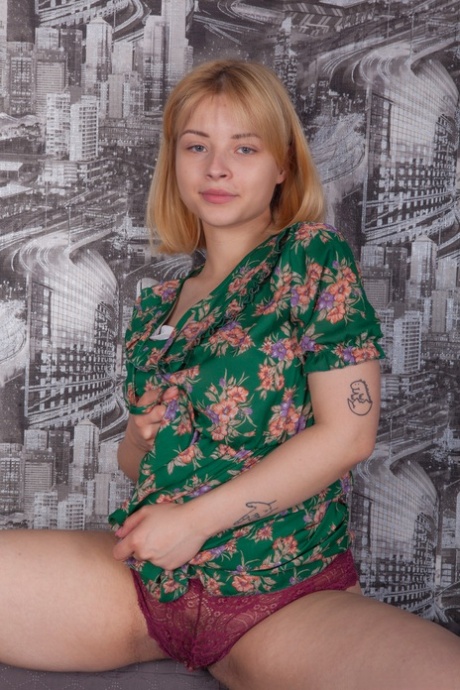 thick blonde family therapy hot naked gallery