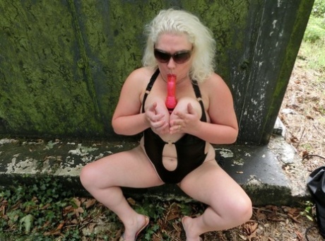 mature bbw pussy play hd pic