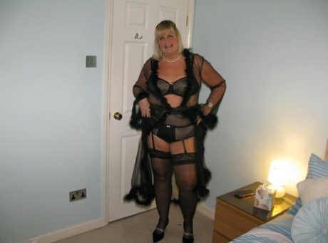 bbw stretching hd image