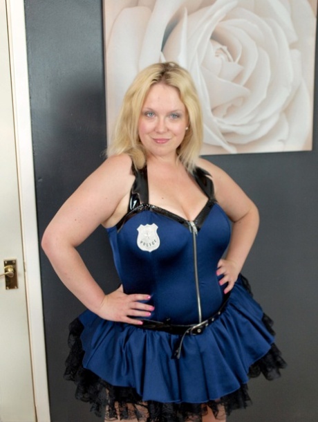 thick hotty spied in the bathroom hot sex galleries