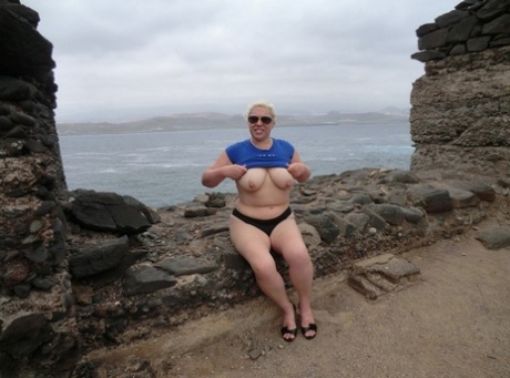 milfs and mature womens big asses hot pussies and lovely porn pic