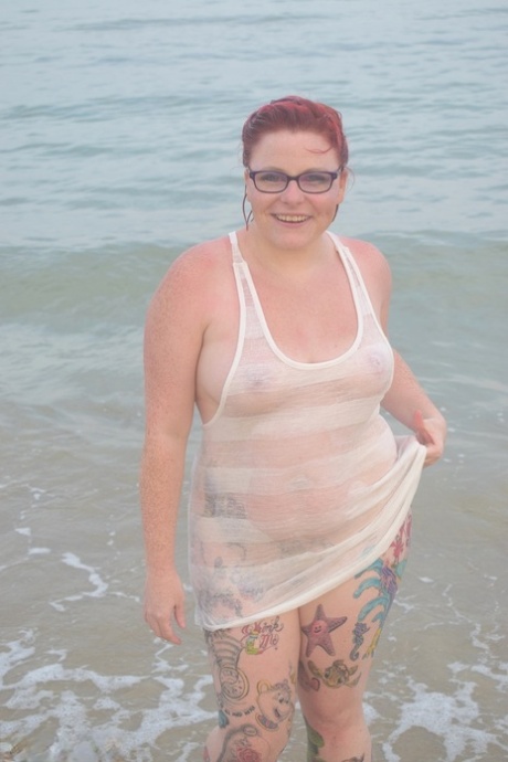 curvy busty short hair art naked pic