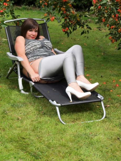 bbw golden shower hd photo