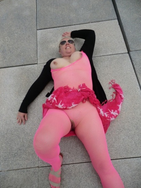 mature bbw sucks bbc nude photo