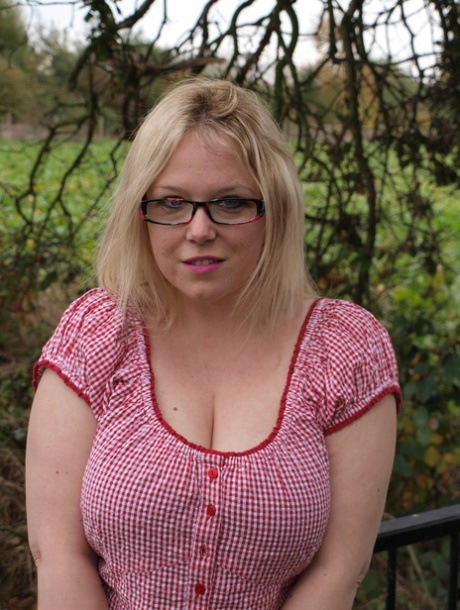 bbw granny linda exclusive photo