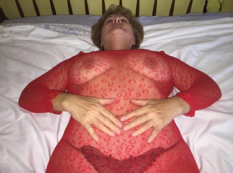 chubby mature gets pussy stuffed with panties naked pics