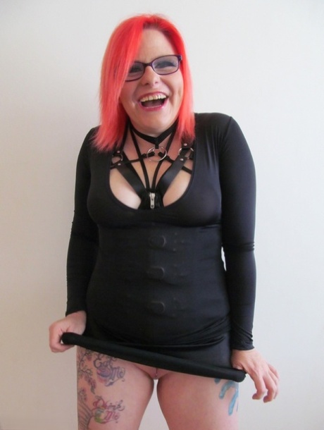 chubby blonde milf scarlett undresses and spreads that ass art naked pictures