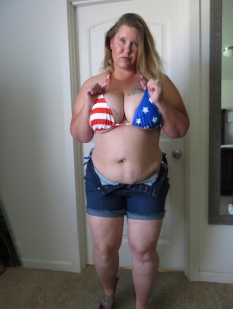 blonde bbw gives head and fucked on the floor hot naked photo