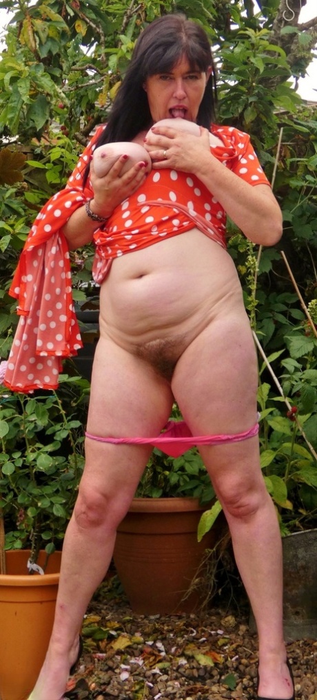 chubby topless selfie free nude gallery