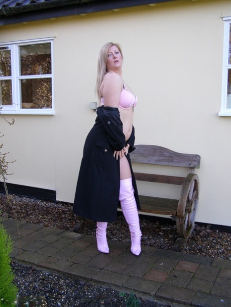 england big ass oiled sexy naked pics