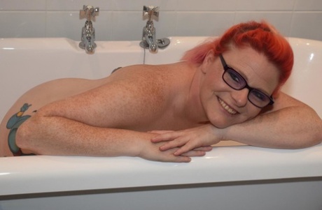 curvy old granny porn galleries