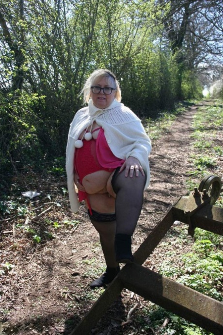 thick strong thighs hot pictures
