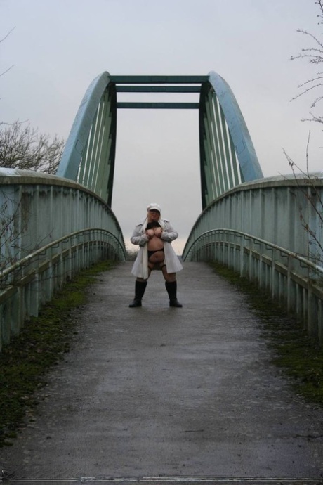 thick dp naked photos