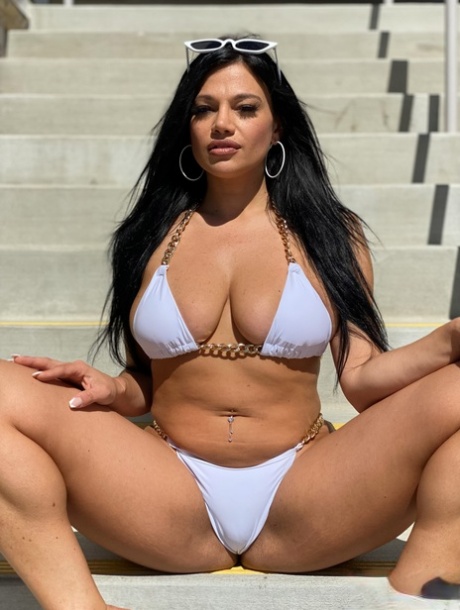 curvy girl roxie nudes photo