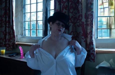 chubby slut spreads her legs art porn image