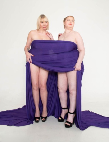 fat girl kiss art porn pic