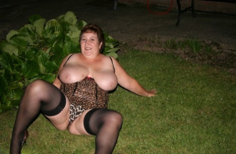 milfs and mature womens big asses hot pussies and lovely hot naked pic