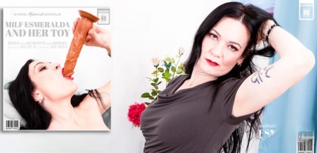 redhead housewife sinful skye is fucking her plump pussy free naked image