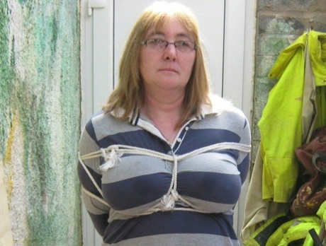 big titted bbw blonde cassie blanca cums hard in nice picture
