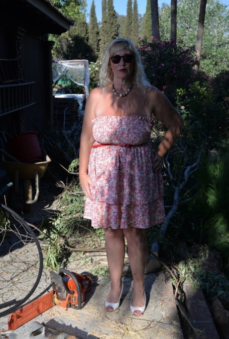 chubby horny pussy woman pretty photo