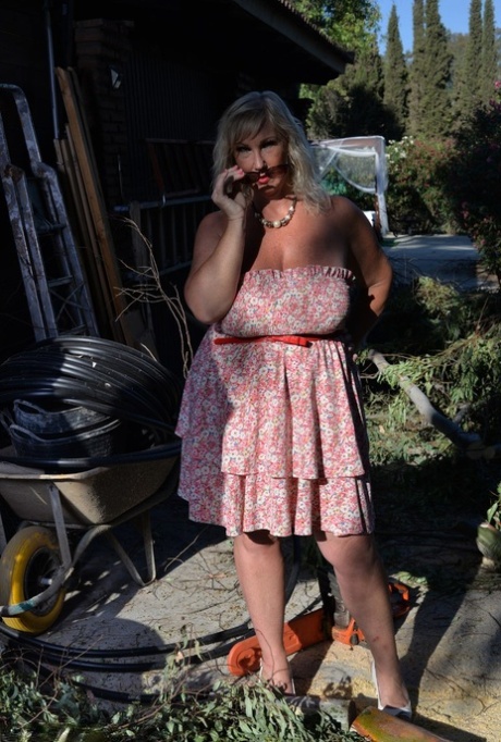 chubby old gilf blows beautiful porn pic