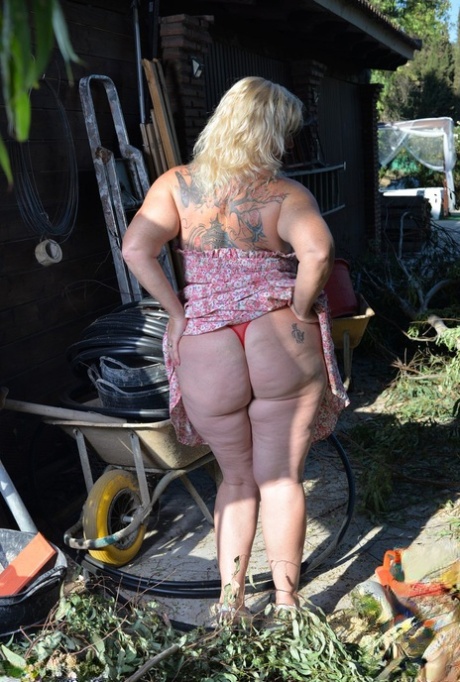 thick black goth girl hd gallery