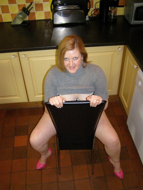 thick bartender hd photos