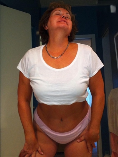 thick lightskin woman art porn photos
