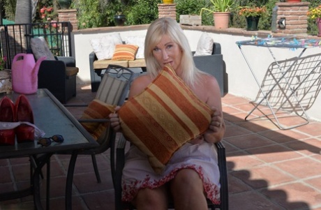 thick homeless girl free nude archive