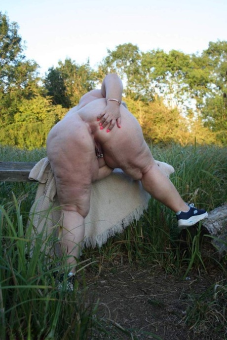 chubby mature takes a hard dicking porn photos