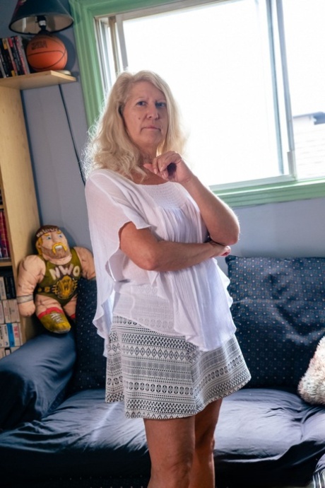 bbw granny pear ass spreading art porn image