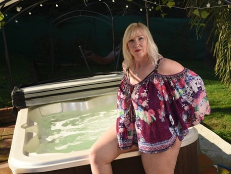 chubby frustrated milf stepmother seduced her stepson sex pic